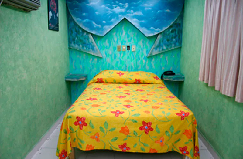 <p>De la serie: Figuras y Artificios | Hotel La Sirena | 2004 | Veracruz, México.</p>
