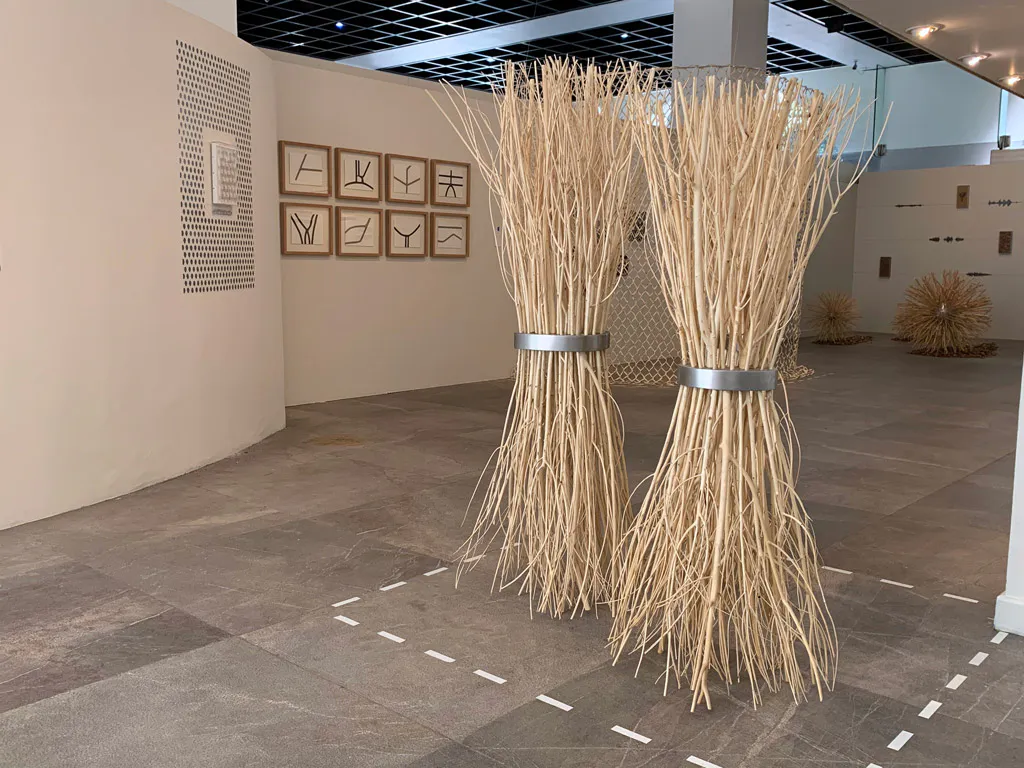 <p>Constricción, 2018 | Ensambles en madera y acero inoxidable | 149.5 x 60 x 45, 154.5 x 50 x 42 y 160 x 65 x 45</p>
