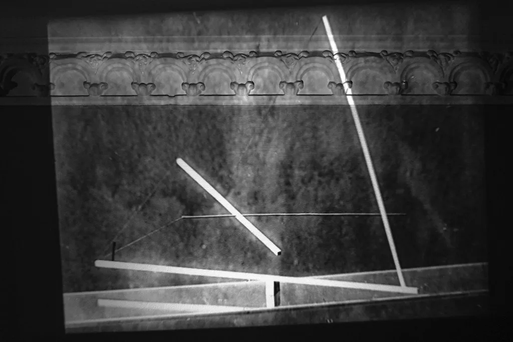 <p>TrasLucía (haus). 2021. 17 fotografías en impresión plotter sobre papel bond, 120 x 80 cms. c/u.</p>
