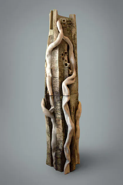 <p>Ciudad sola III / 2020 / Cerámica de alta temperatura con sigillatas y óxidos / 65 x 60 x 249 cm / 155 kg</p>
