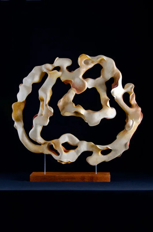 <p>Luna Plena | Pasta de caña de maíz | 100 x 50 x 15 cm | 2010</p>
