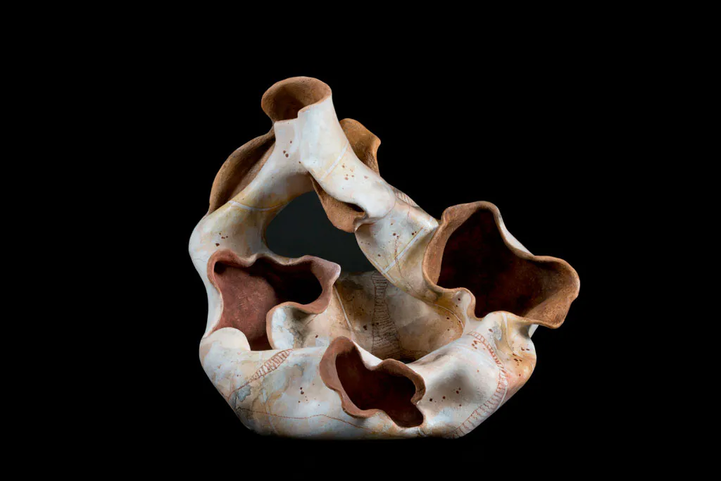 <p>Hábitat IV | Cerámica con encáustica | 20 x 500 cm | 2013</p>
