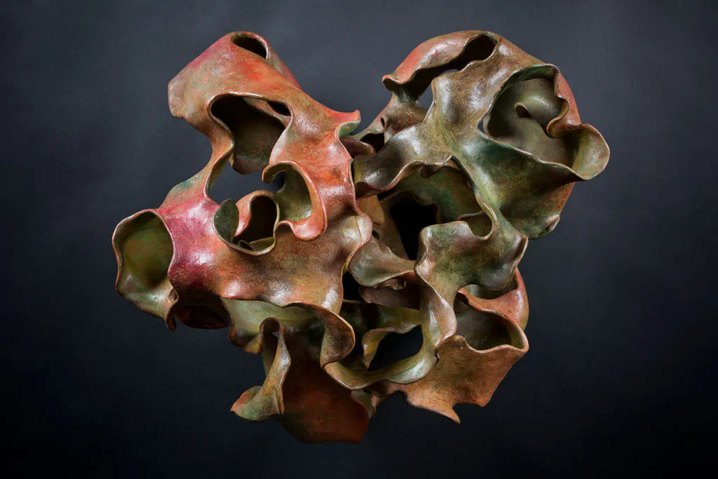 <p>Hábitat II | Cerámica con engobes y encáustica | 42 x 70 cm | 2011</p>
