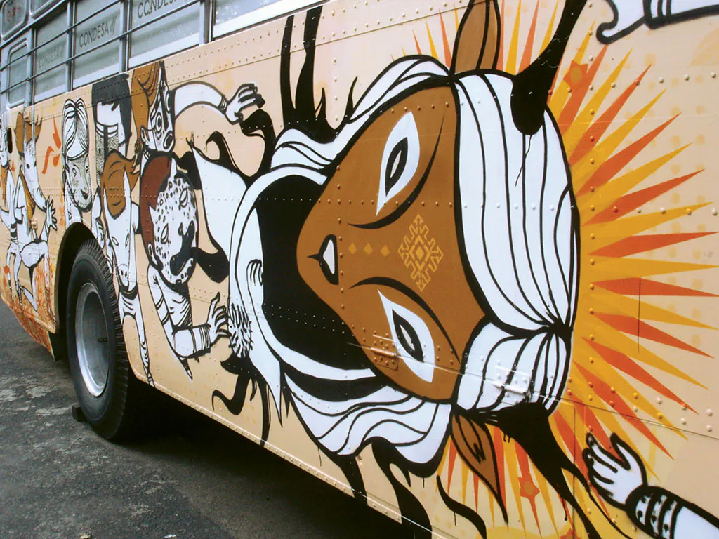 <p>Máscara | Acrílico y aerosol sobre autobus | 2007</p>
