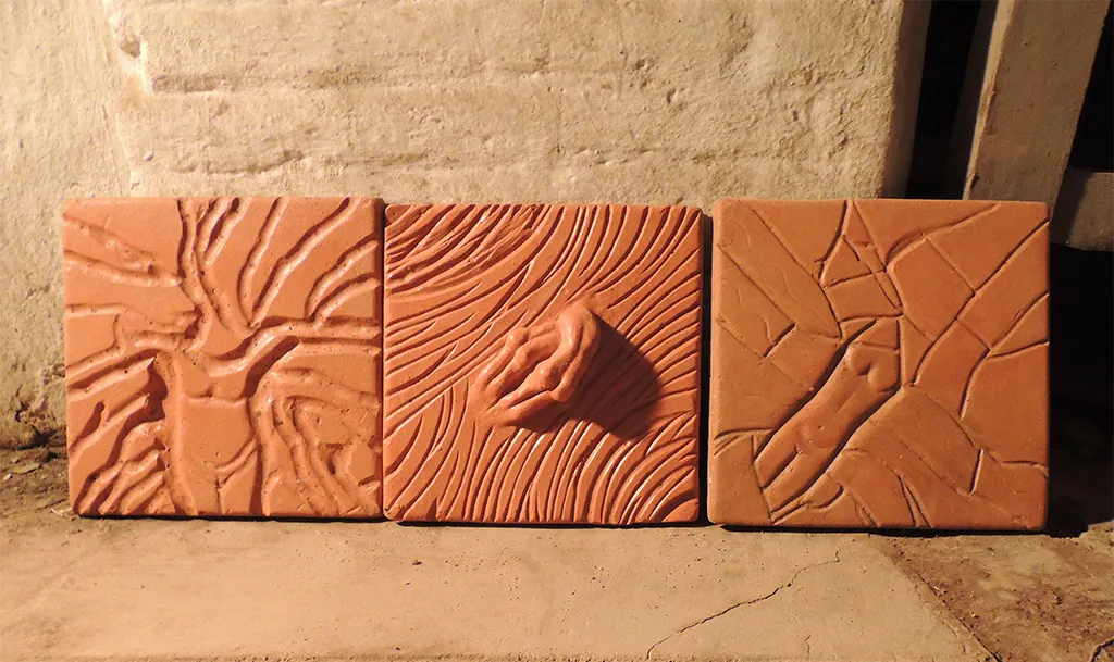 <p>Menú del día. 2013. Escultura en barro. Colección Frauen Museum,Wiesbaden, Alemania.</p>
