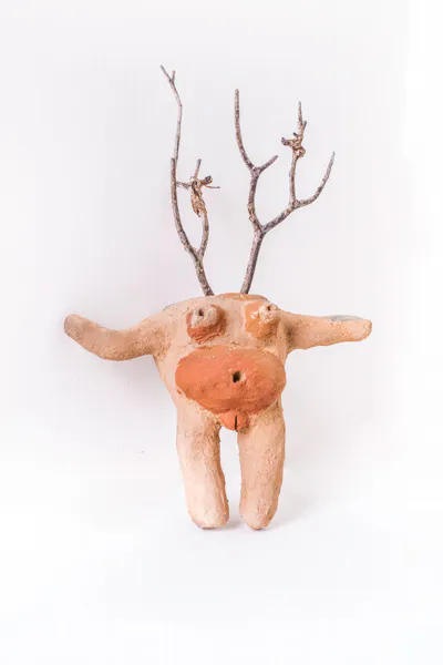 <p>Venus de Atzompa (Hallazgos). Barro tradicional de Santa María Atzompa y Raku. Lucero González. Medida variable. 2020</p>
