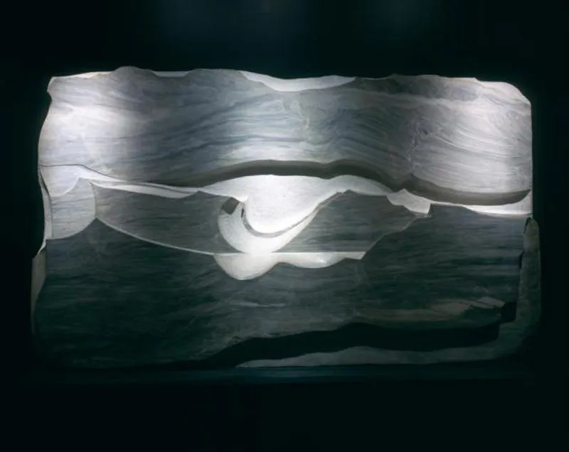 <p>Nube | 1970 | Mármol blanco | 140 x 241 x 41 cm | Museo de Arte moderno, Ciudad de México</p>
