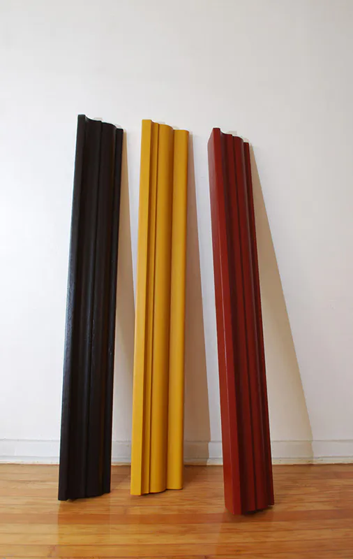 <p>Barras (escultura) | Acrílico / estructura cubierta de cemento (tríptico) 20 x 122 x 15 cm | 2009</p>
