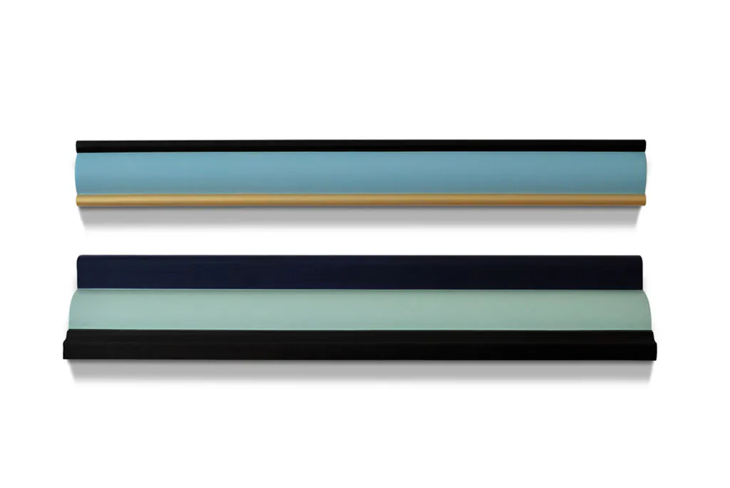 <p>Jade blanco (díptico) | Acrílico / estructura cubierta de cemento | 50 x 122 x 13.5 cm | 2009</p>
