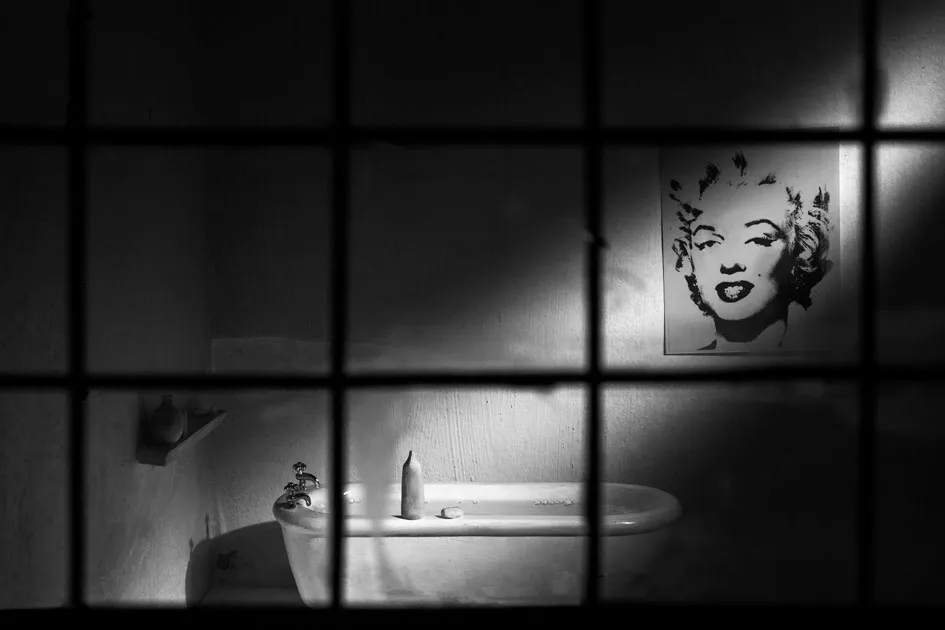 <p>Looking for Eva (2018-2022) | 8 x 10 | Platino Paladio Patricia Lagarde</p>
