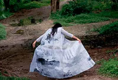 <p>De la serie: Bajo los parpados | impresión en duratrans. montada en caja maleta | 2011</p>
