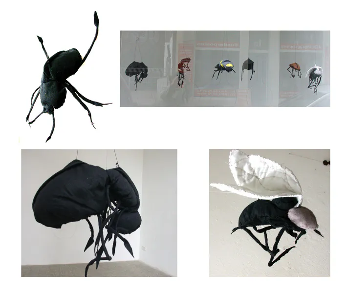 <p>Peluches y Mascotas,  2007 | c/u aprox. 30 x 35 cm | fieltro</p>
