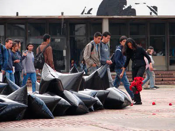 <p>Sin titulo | Plaza Che Guevara, Universidad Nacional de Colombia | 8 de Noviembre de 2007 | 2 horas | foto Eduardo del Corral</p>
