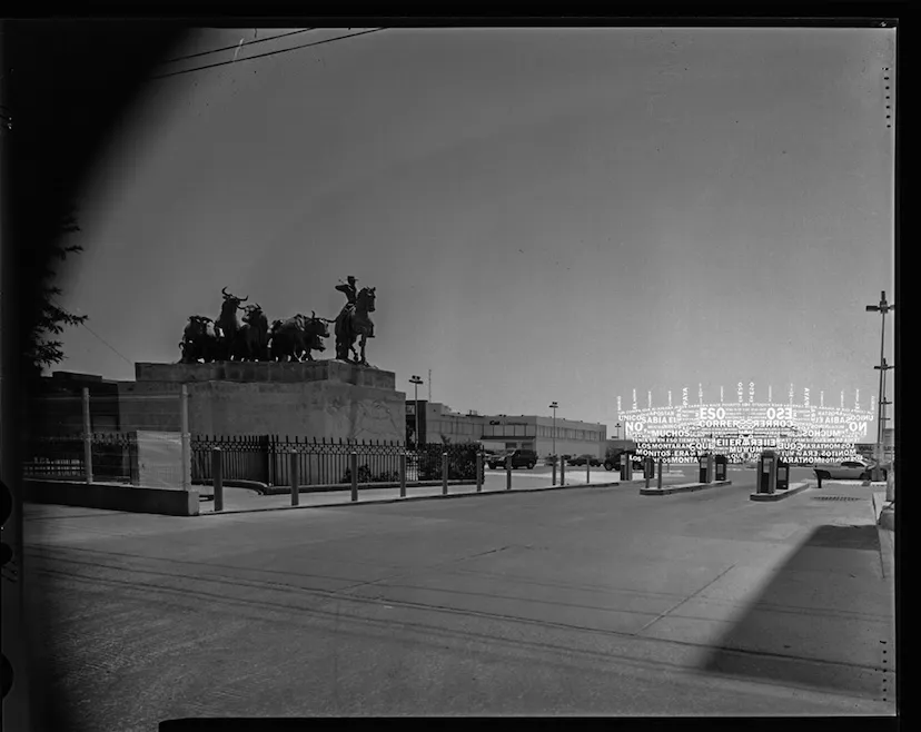 <p>Narrativas del espacio efímero. Reconstrucción de Cd.Juárez por medio del relato | 2013 | Fotografíadigital y en placa 4 x 5 85 x 75 cm</p>
