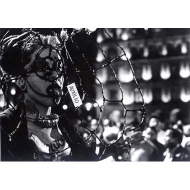 <p>Inciertamente incertada en la incertidumbre | Festejos del Milenio | Zócalo México DF 1999 | Fotografías: Meinolf Koessmeier</p>
